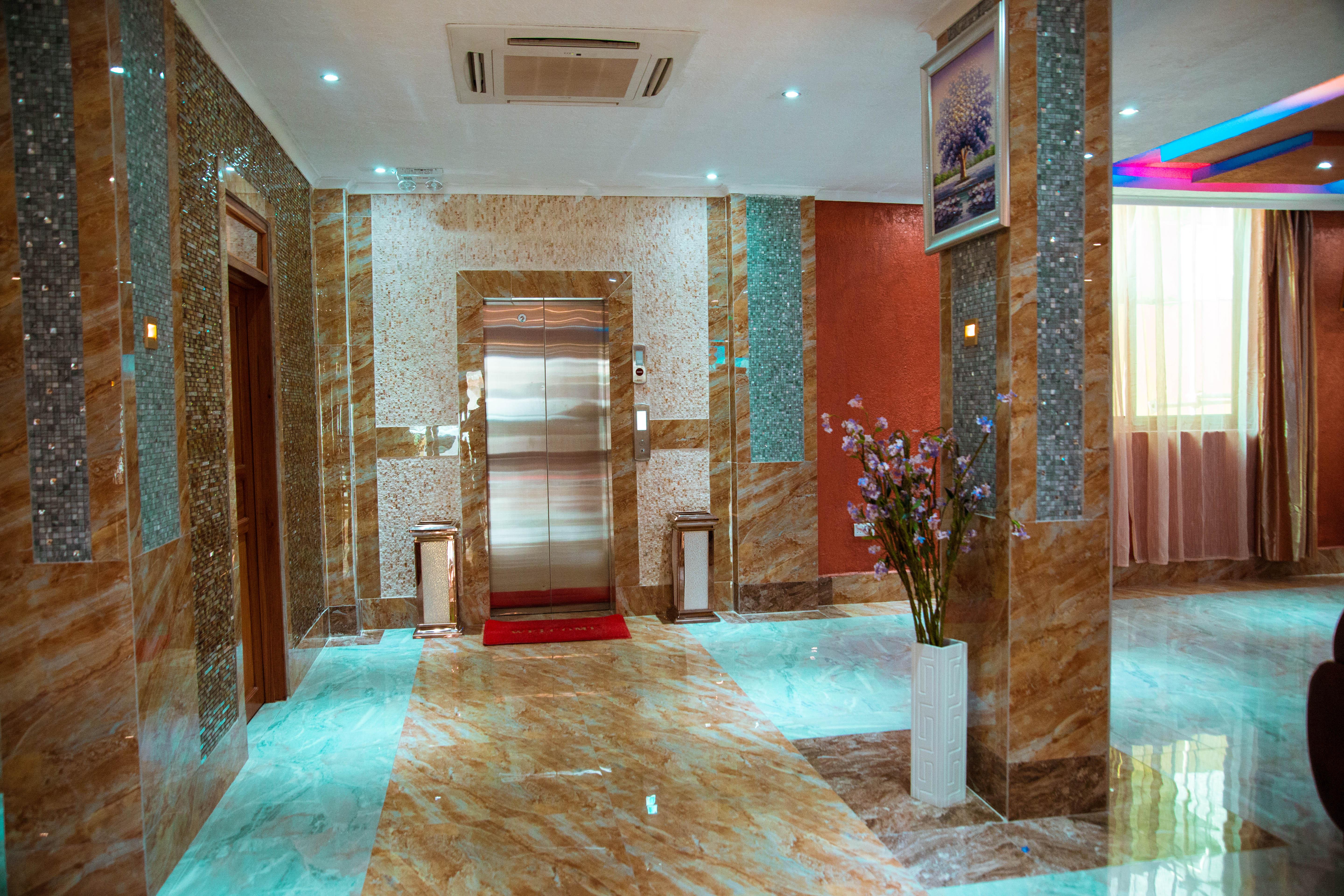 Tiffany Diamond Hotels Ltd - Makunganya Dar es Salaam Exterior foto