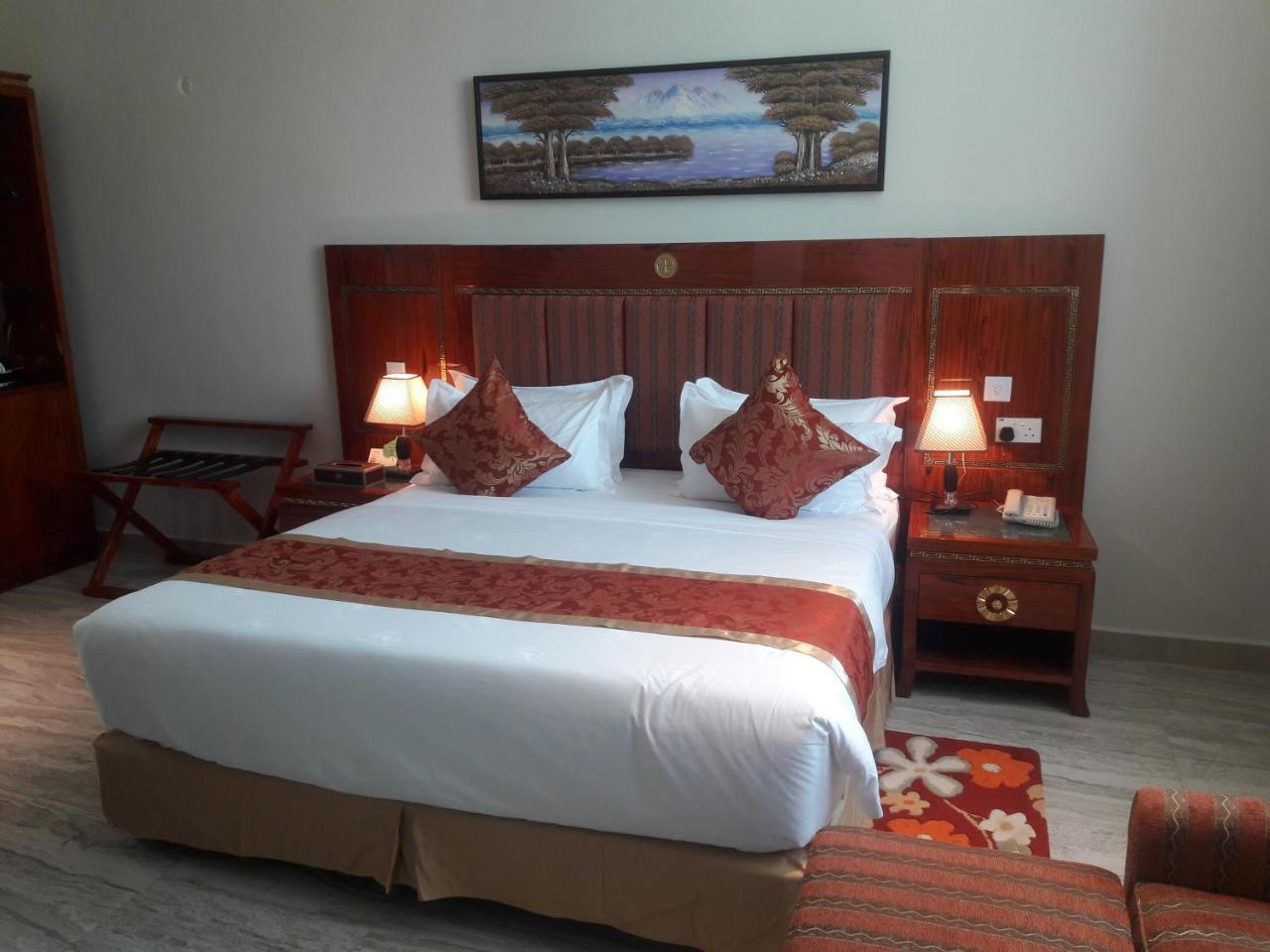 Tiffany Diamond Hotels Ltd - Makunganya Dar es Salaam Exterior foto